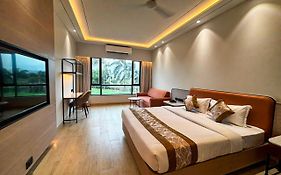 Hotel Grand Parivaar